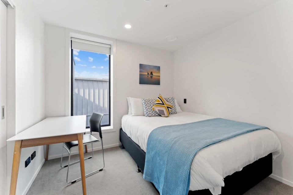 Modern Penthouse 3 Bed & 2 Bath-Skytower View-Pool Apartment in Auckland