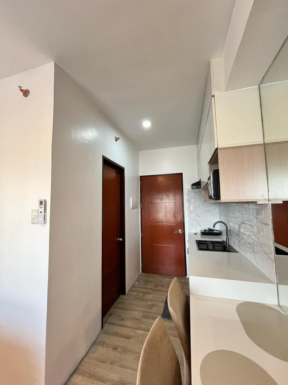 Kitchen or kitchenette, oven, stove