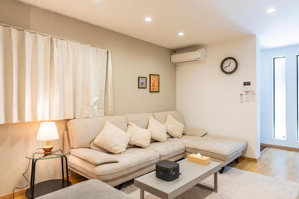 Living room, Seating area, air conditioner