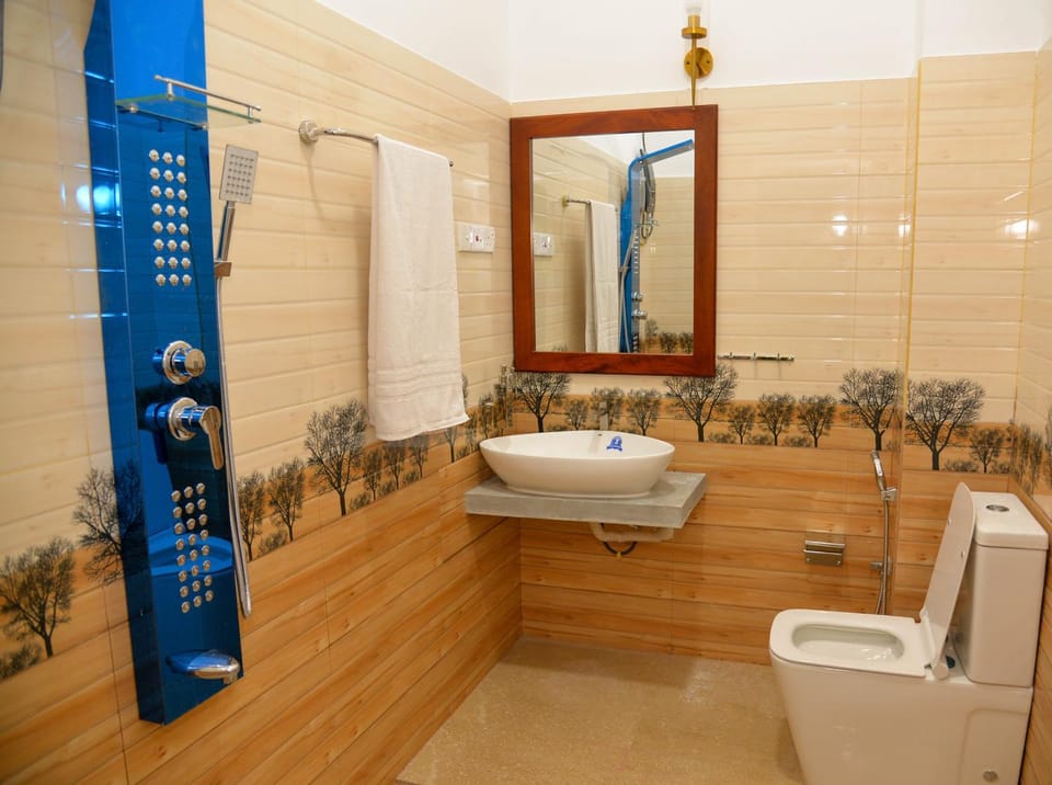 Shower, Toilet, Bathroom