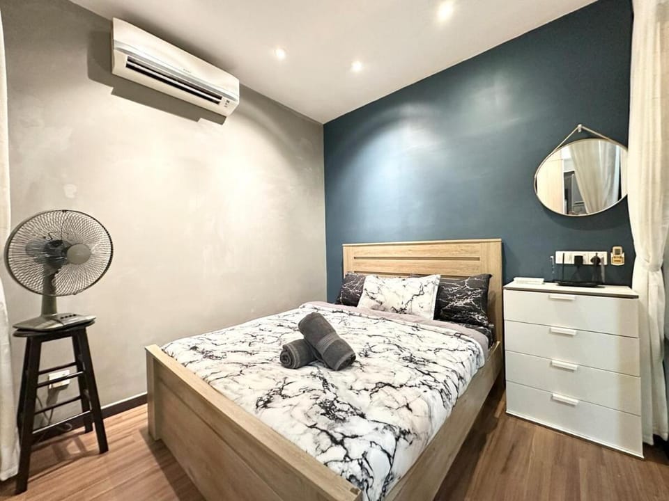 Bed, Bedroom