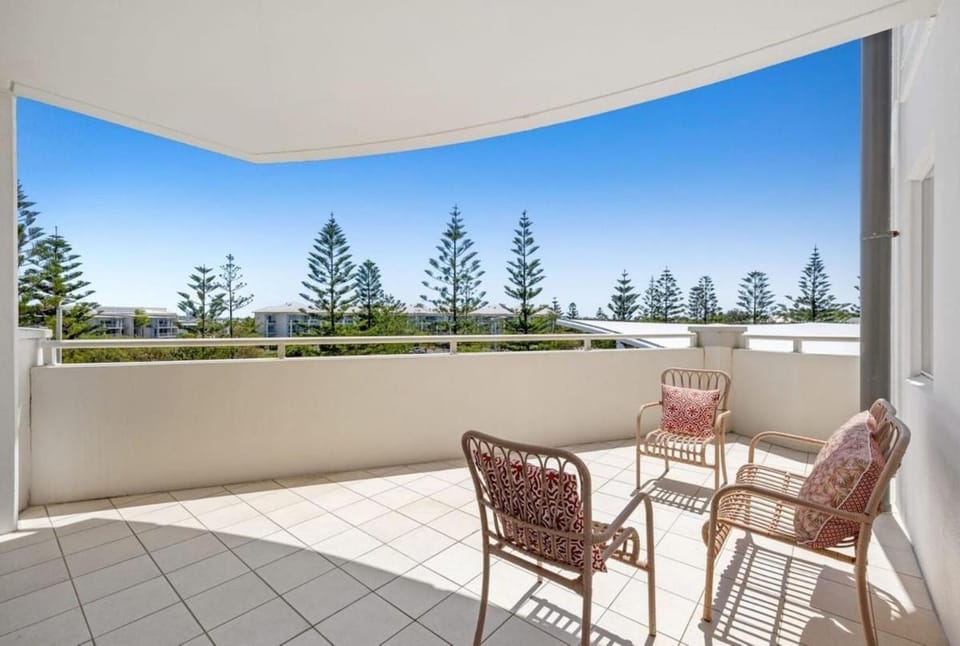 The Pool Resort Kingscliff - 2B Dual Key 1201-02 - Holiday Management Apartment in Kingscliff