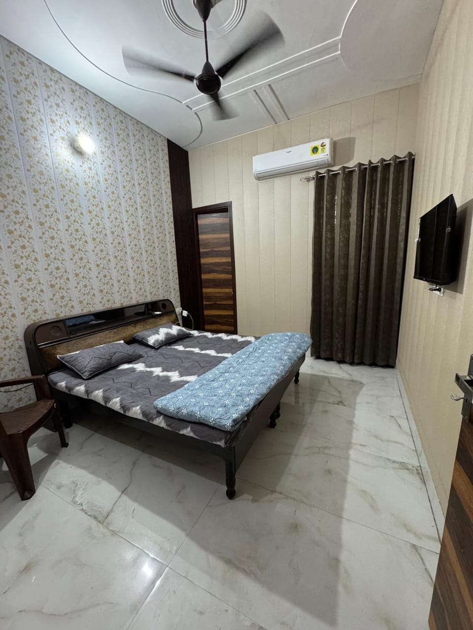 Bed, TV and multimedia, Bedroom, air conditioner