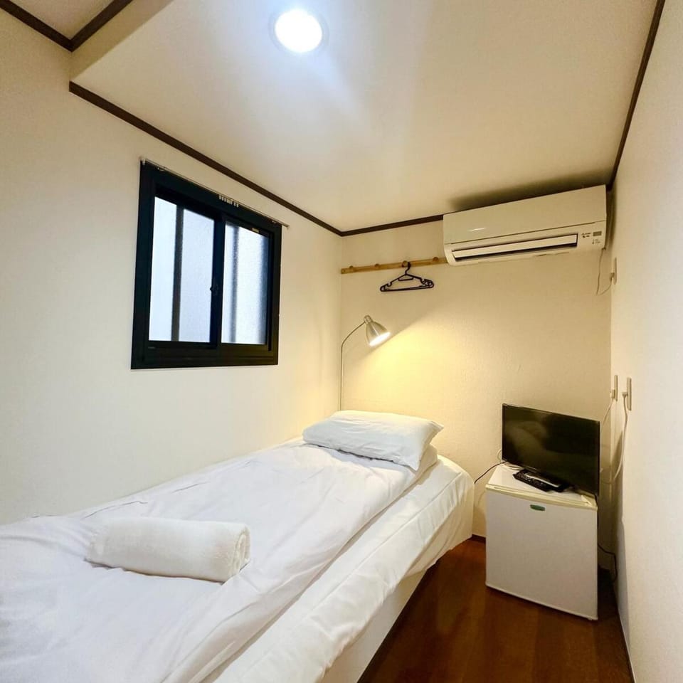 ookubo hills Room for 1 located in Shinjuku area Apartment in Shinjuku