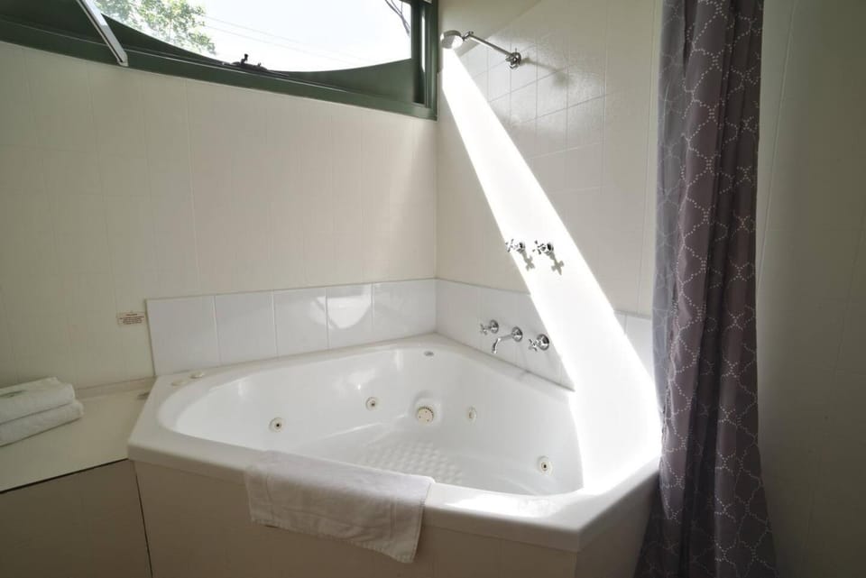 Ballarat Station Apartments Queen Studio with Spa Apartment in Ballarat