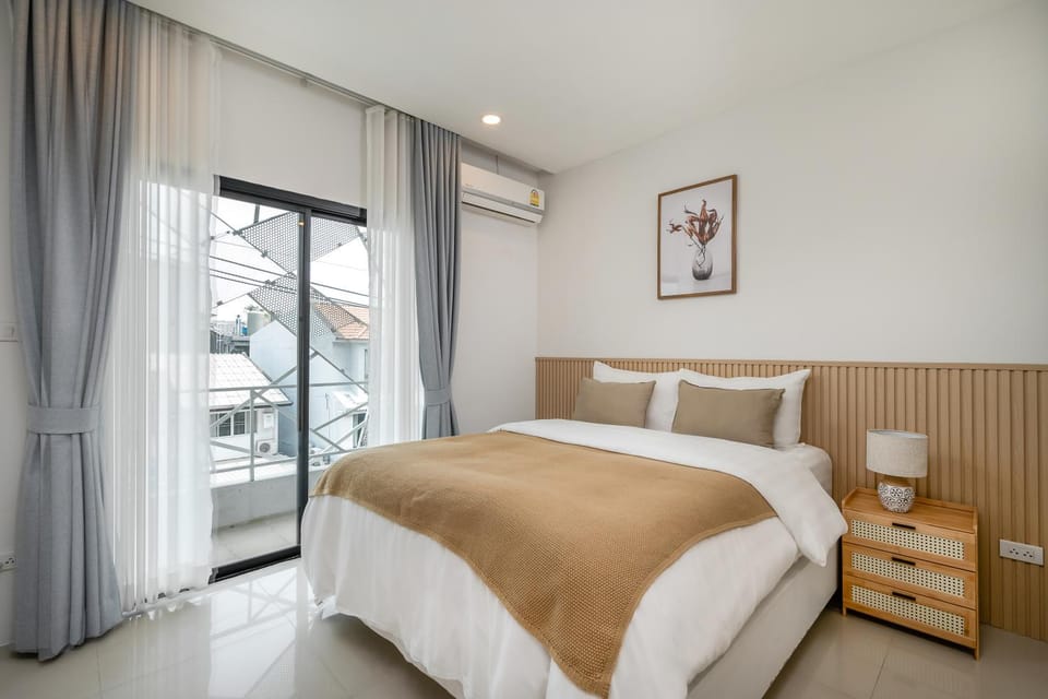 Bed, Photo of the whole room, Bedroom