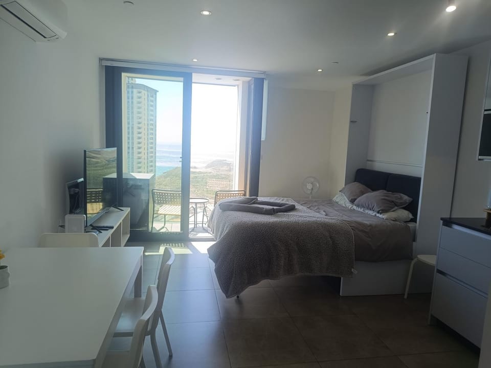 E1 18th Floor Studios - Scenic Sea & Beach Views Apartment in Gibraltar