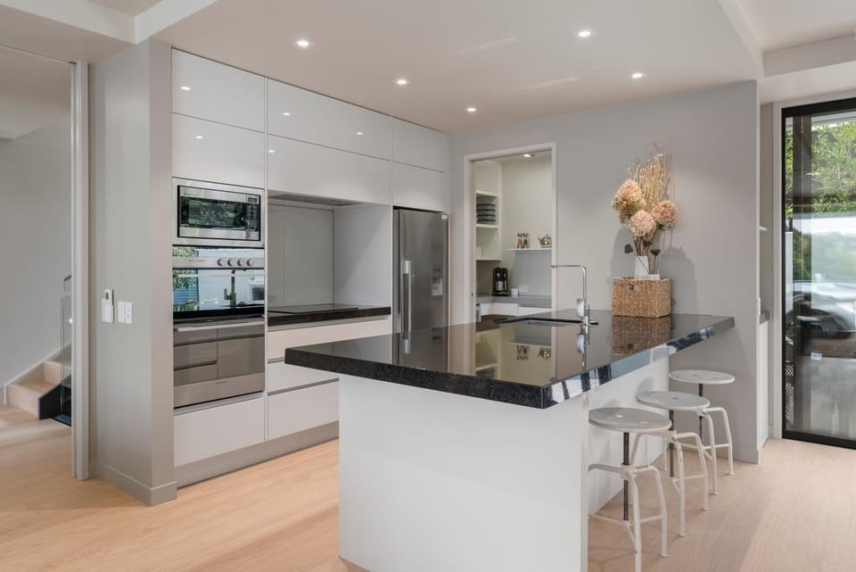 Kitchen or kitchenette, Dining area, dishwasher, oven, stove