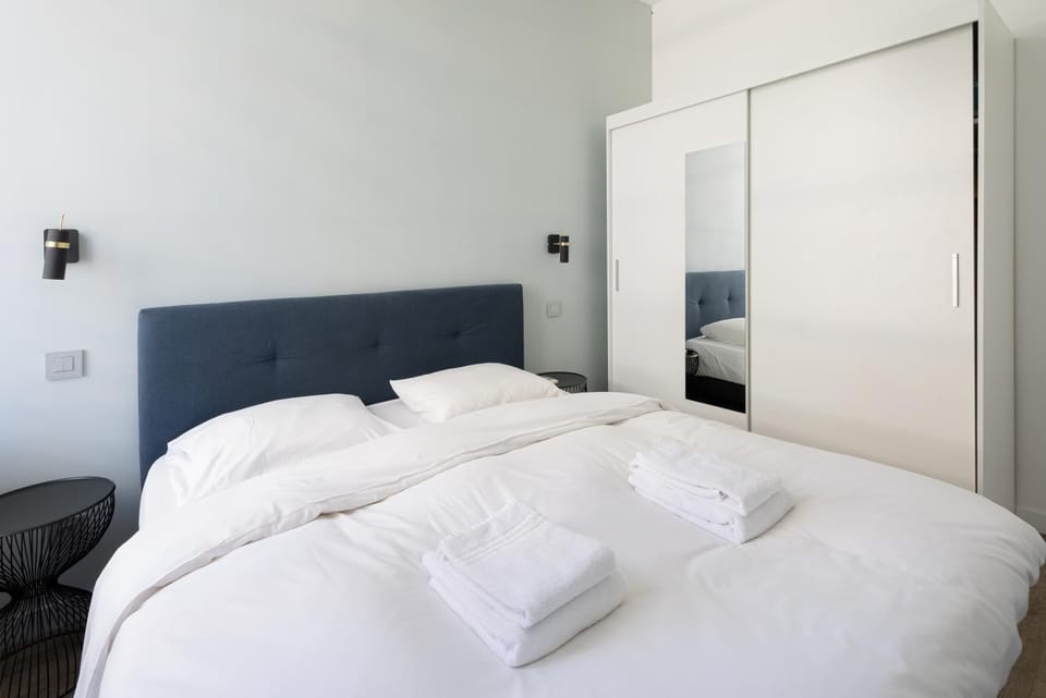 Modern & Stylish Prestige 3 Bedroom apartment with AC & balcony Apartment in Cannes
