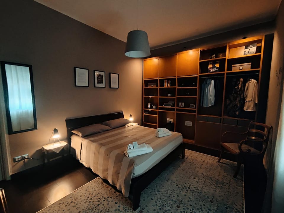 Bed, Bedroom, towels, wardrobe