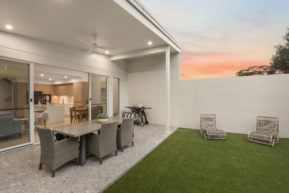 Patio, Dining area