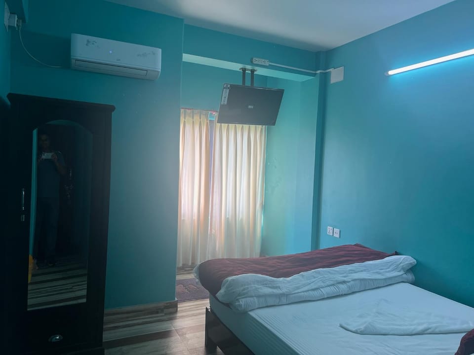 Bed, Photo of the whole room, Bedroom, air conditioner