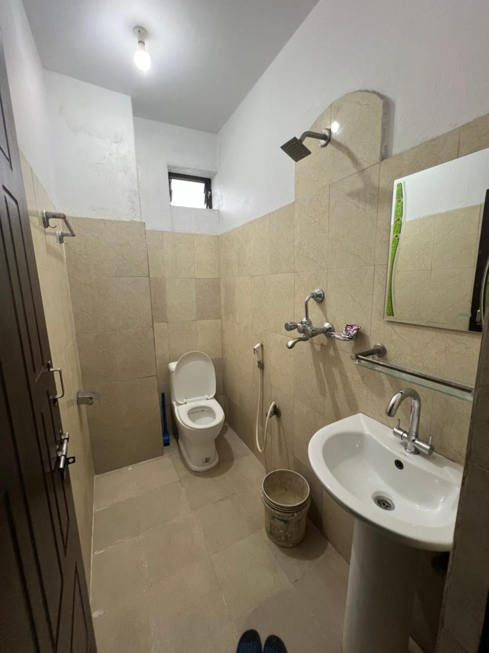 Shower, Toilet