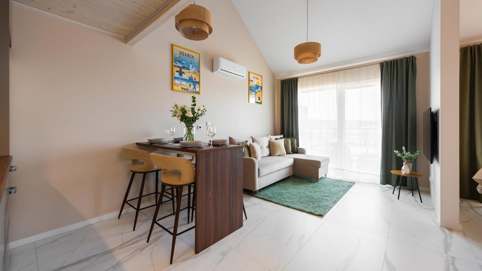 Bed, Living room, Photo of the whole room, Seating area, Dining area, Bedroom