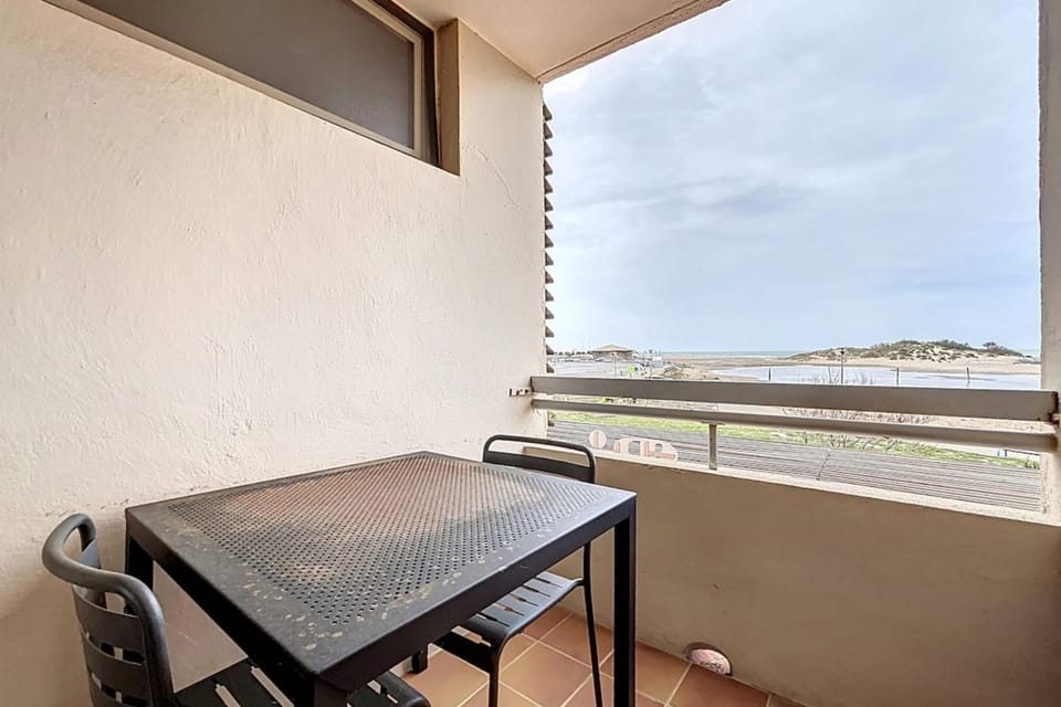 Natural landscape, Balcony/Terrace, Dining area