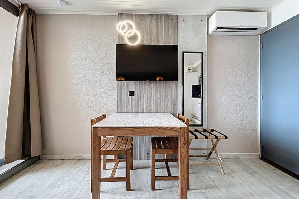TV and multimedia, Dining area, air conditioner