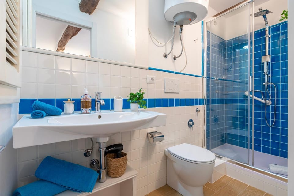 Shower, Toilet, Bathroom