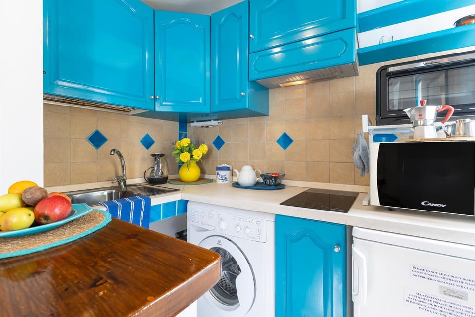 Kitchen or kitchenette, oven, stove, washing machine