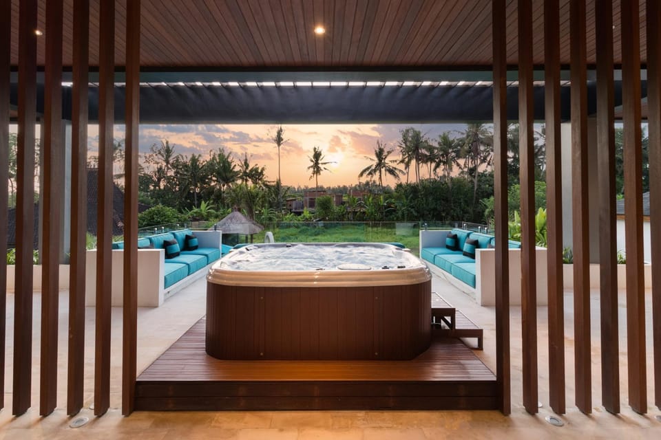 Pool view, Swimming pool, sunbed
