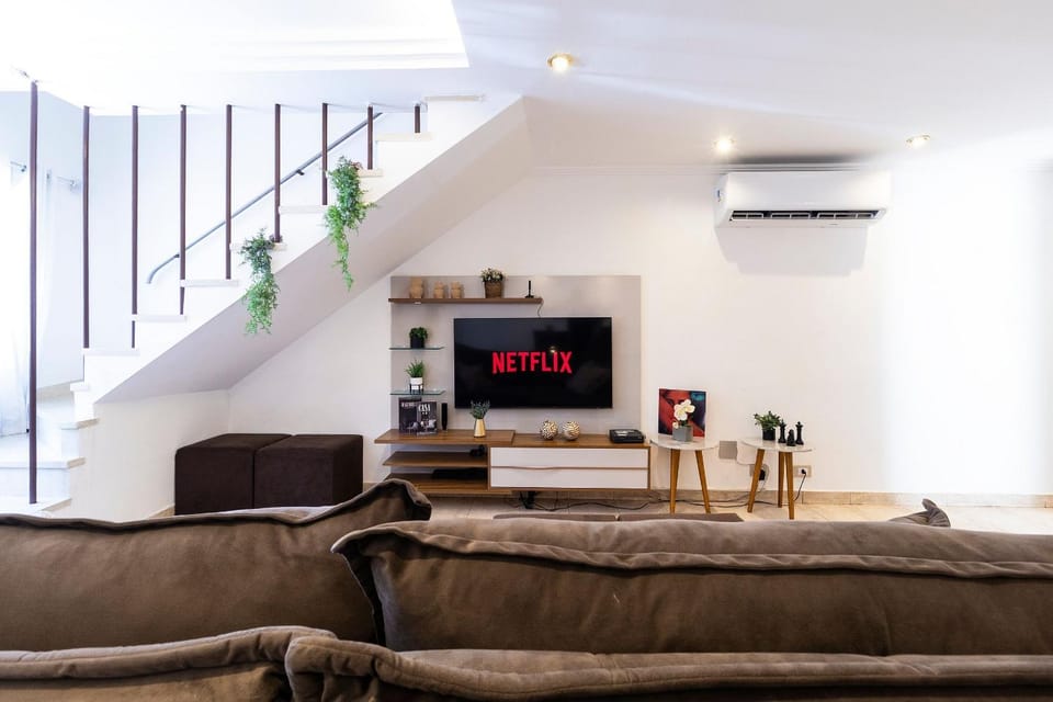 Communal lounge/ TV room, Living room, Dining area