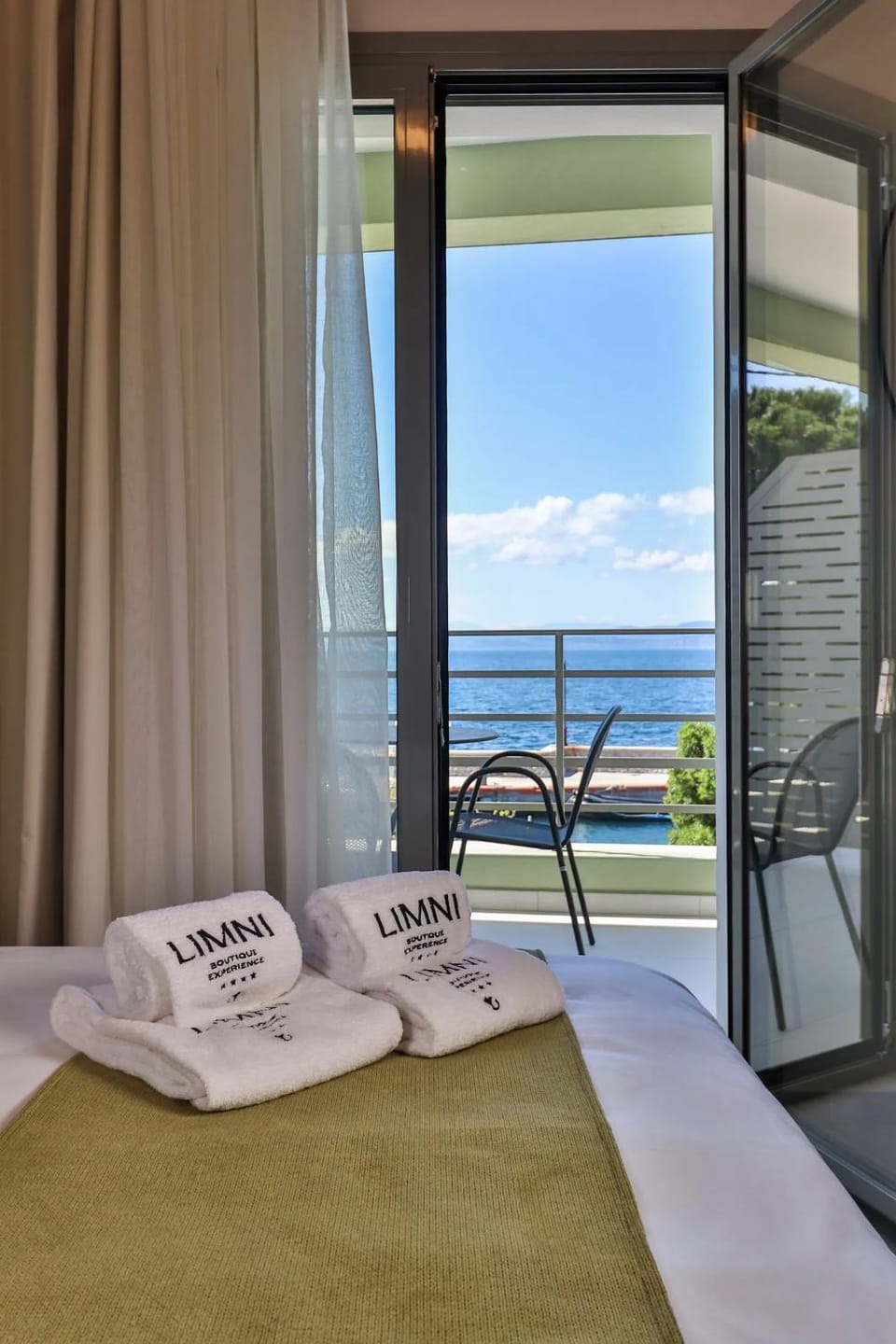 View (from property/room), Balcony/Terrace, Bedroom, Sea view