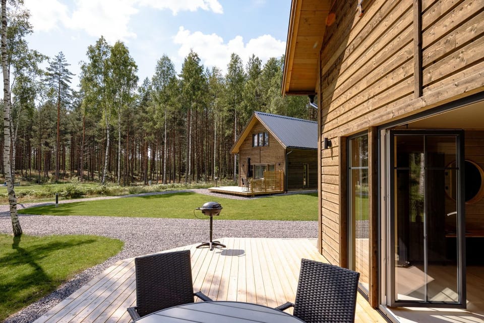 Property building, Patio, Day, Garden, Dining area, Garden view