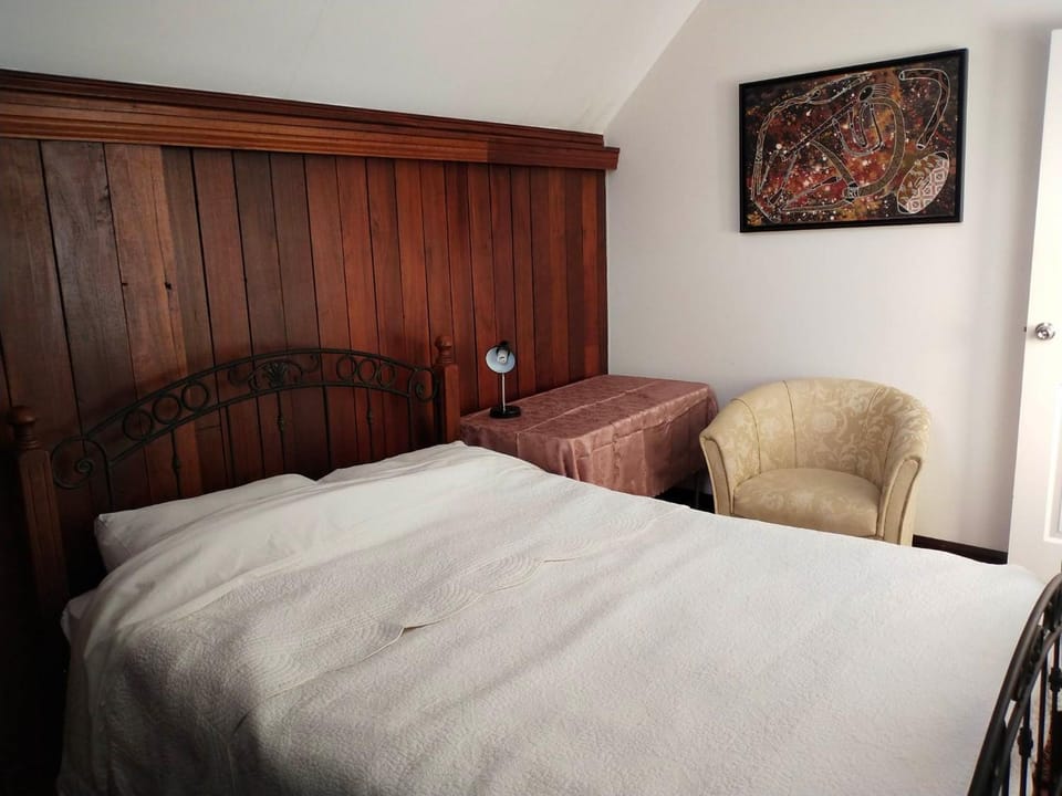 Beautiful & Peaceful 2 bedroom villa in Northbridge Villa in Perth