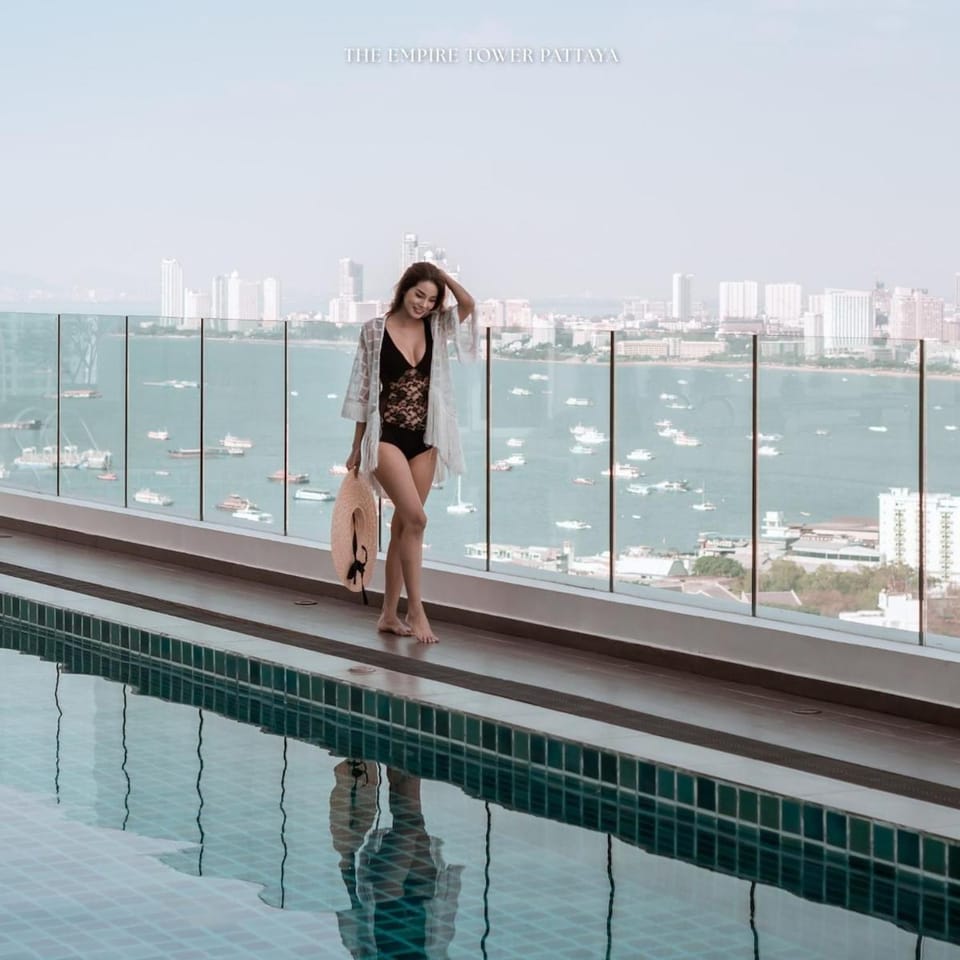 2 Bed Room Seaview Luxury Room Apartment in Pattaya City