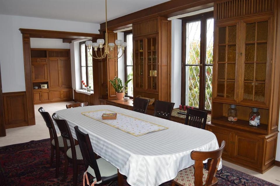 Seating area, Dining area