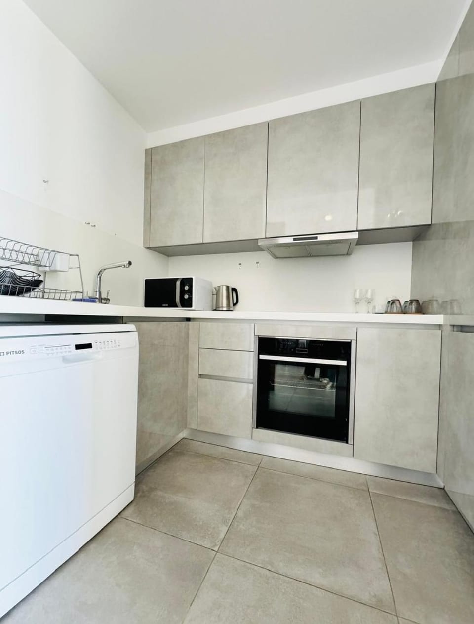 Elysia Park 7- 2 Modern Bedrooms Apartment , Pool, Gym, City Center Apartment in Yeroskipou