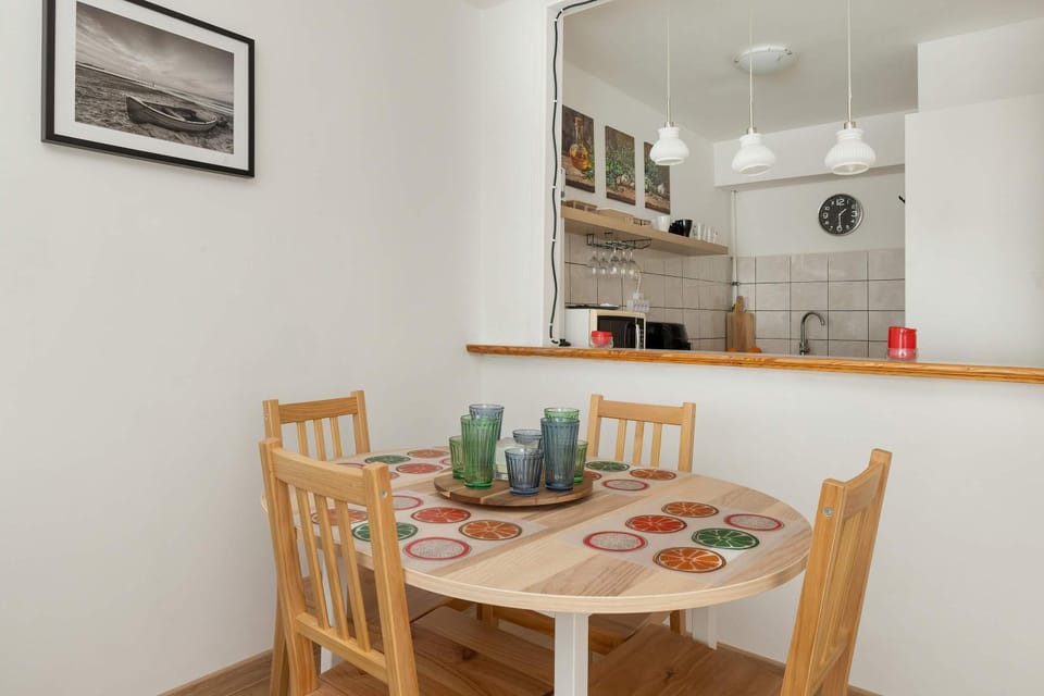 Kitchen or kitchenette, Dining area, pet friendly, stove, toaster