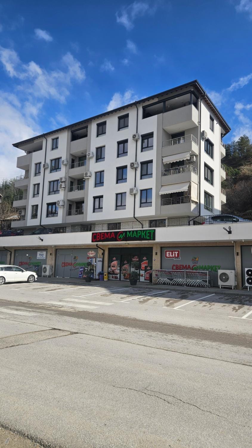 Property building, Day, Street view