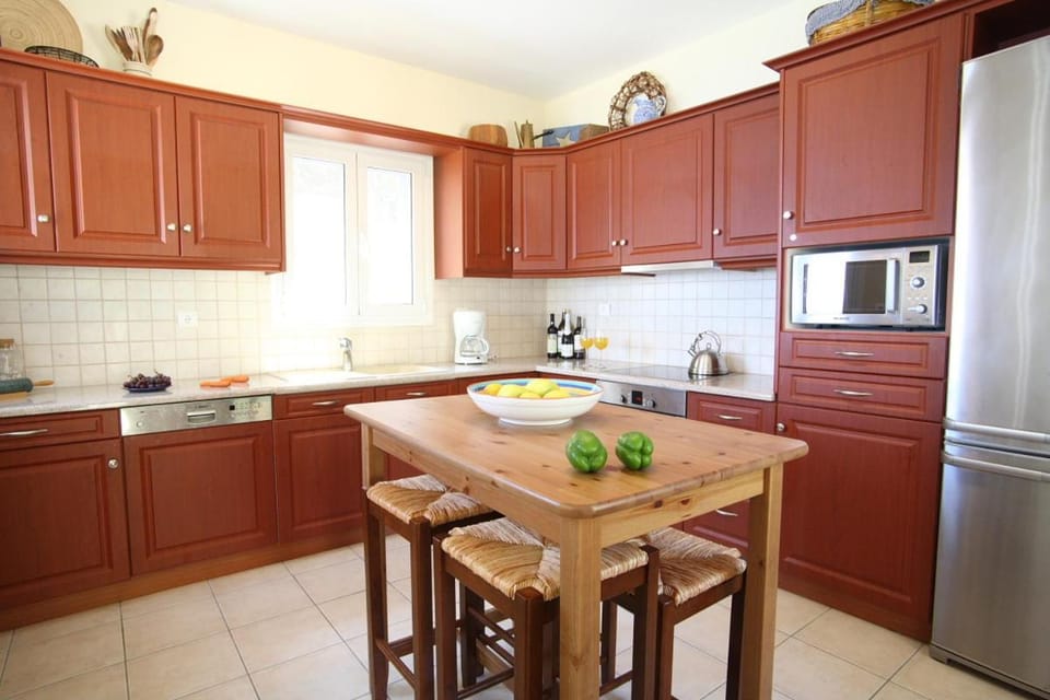 Kitchen or kitchenette, dishwasher