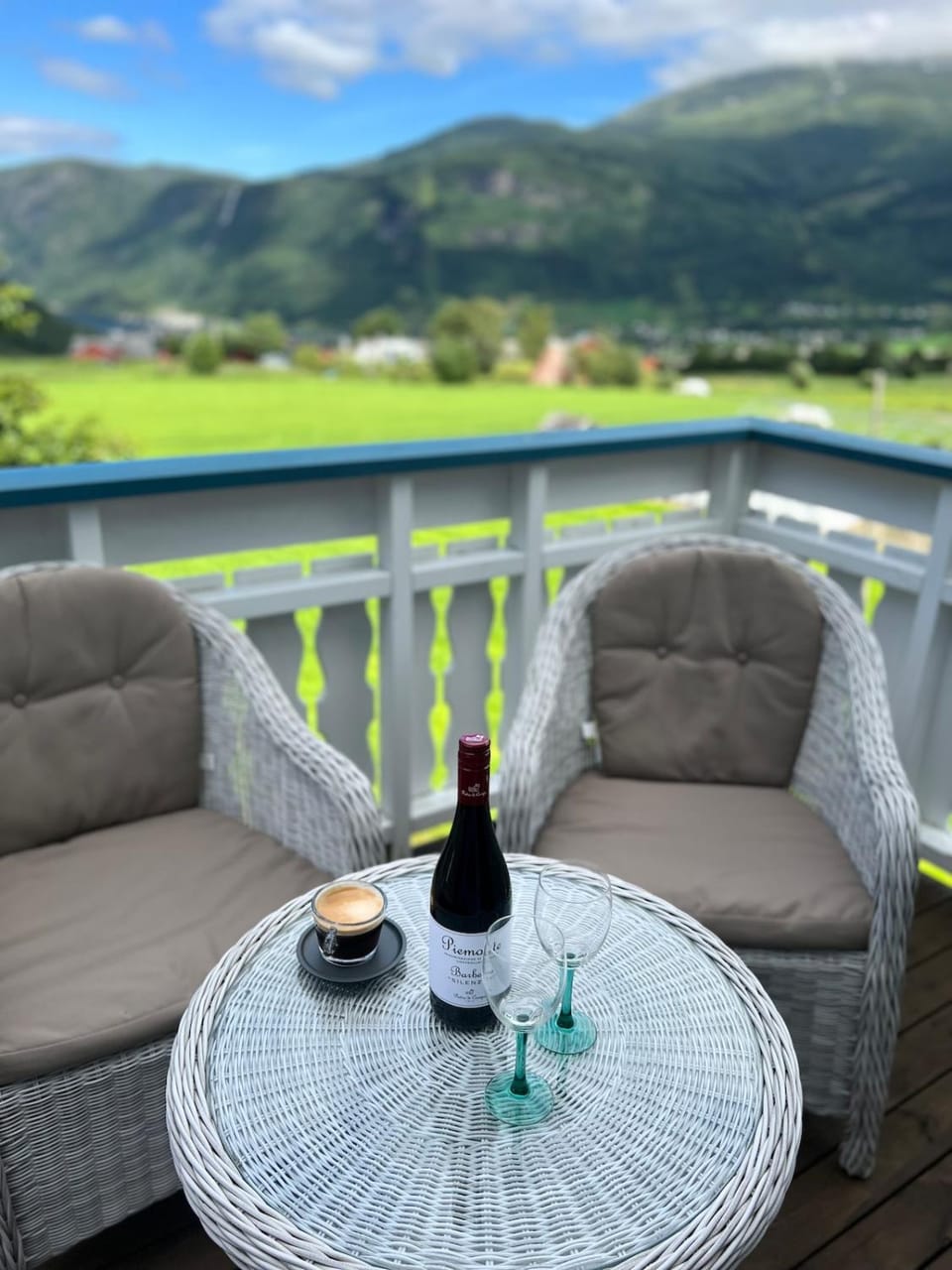 Patio, View (from property/room), Balcony/Terrace, Seating area, Mountain view
