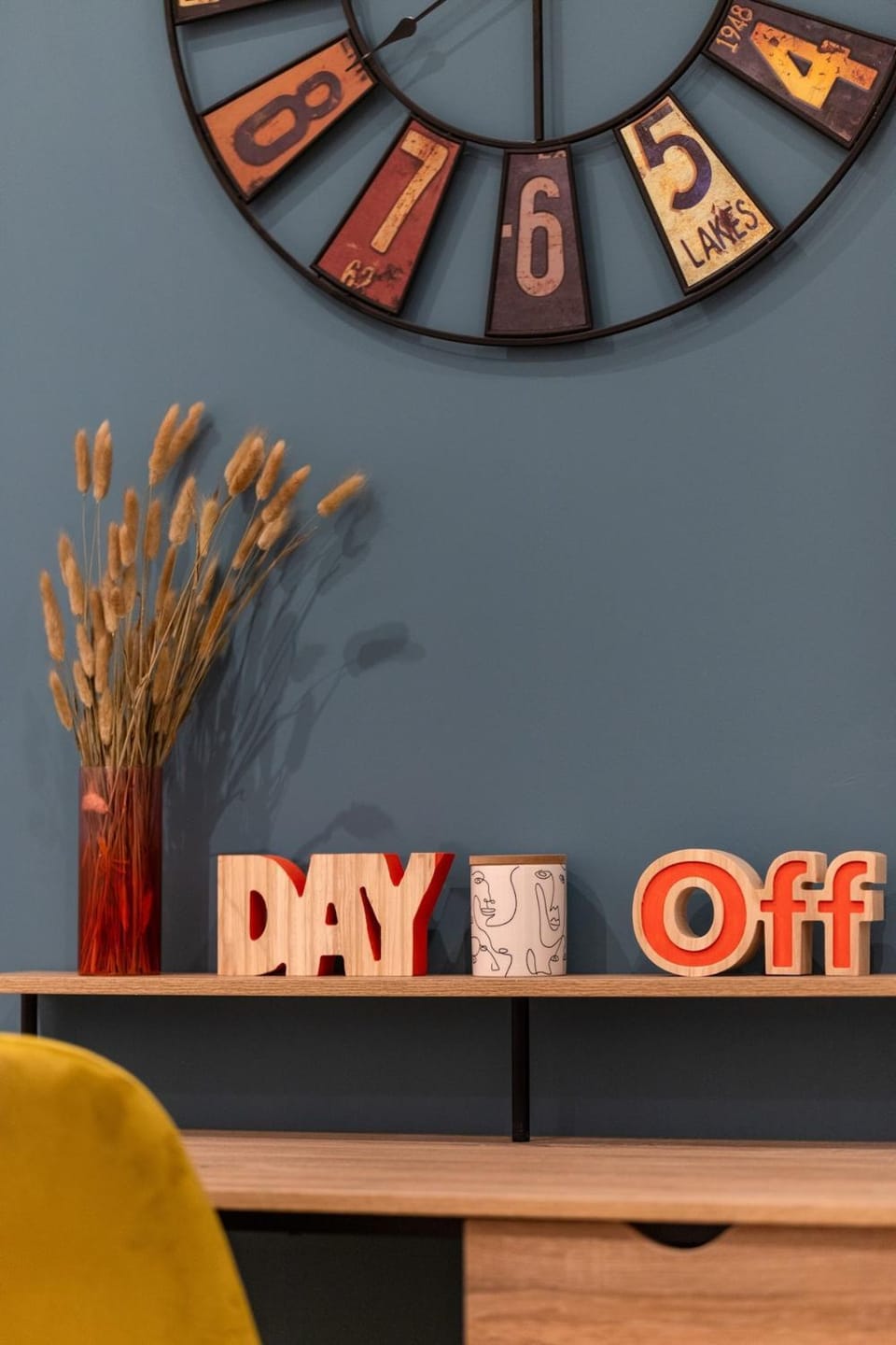 Decorative detail, Text overlay