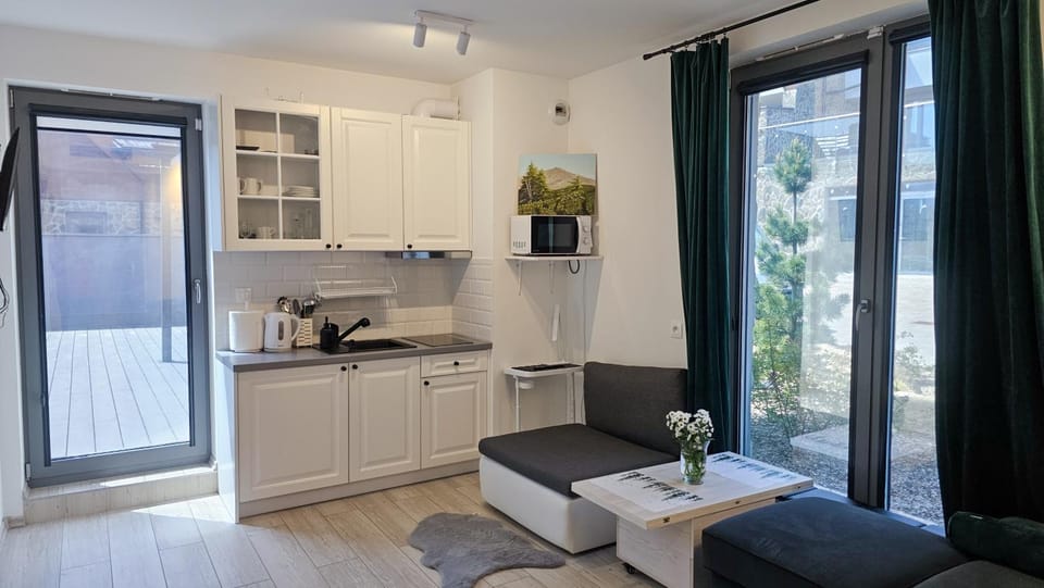TV and multimedia, Kitchen or kitchenette, microwave