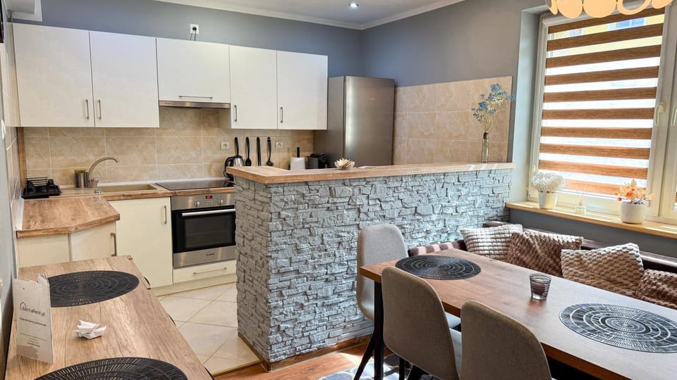 Coffee/tea facilities, Kitchen or kitchenette, Living room, Seating area, Dining area, dishwasher, oven, stove