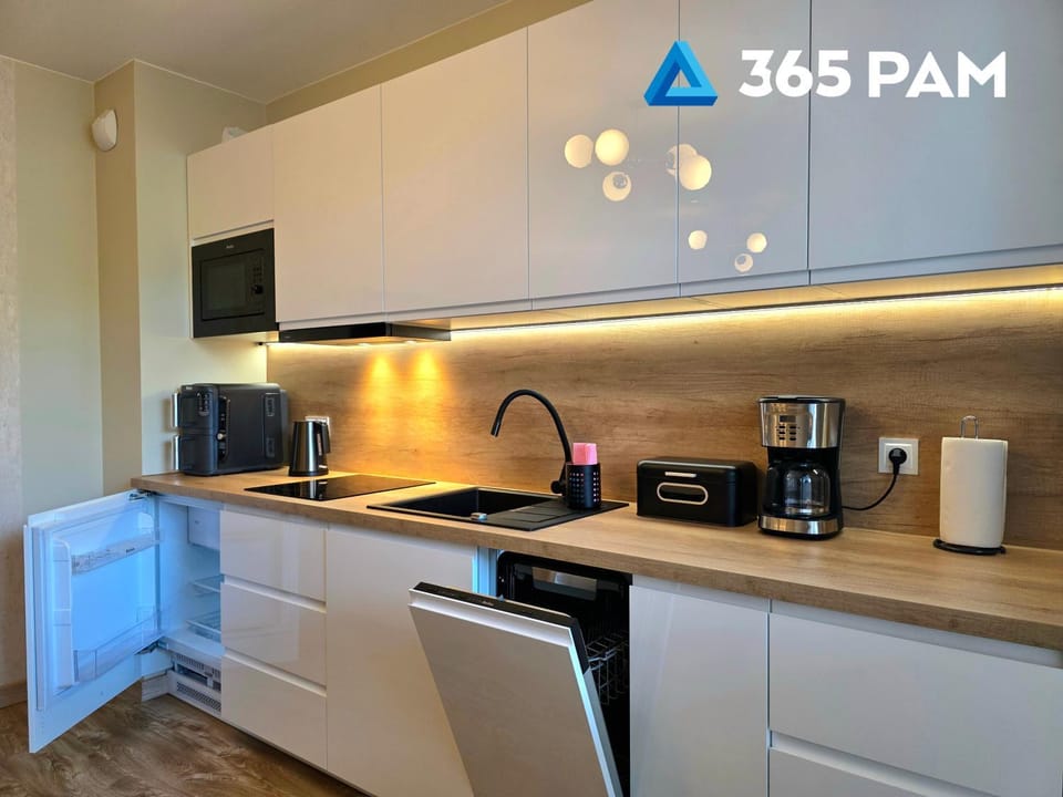 Coffee/tea facilities, Kitchen or kitchenette, dishwasher, stove