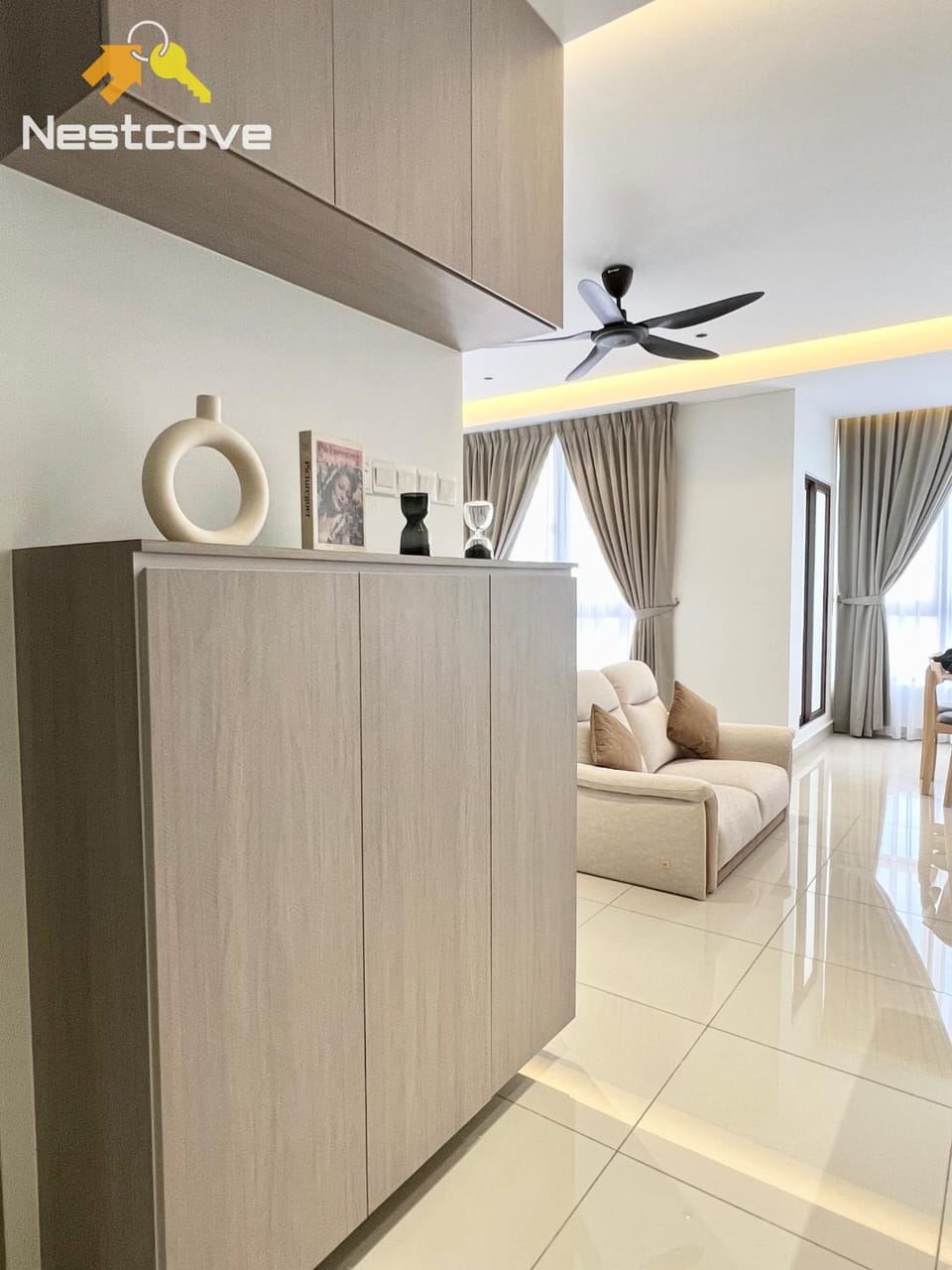 Bed, Living room, Photo of the whole room, Seating area, Bedroom, fireplace