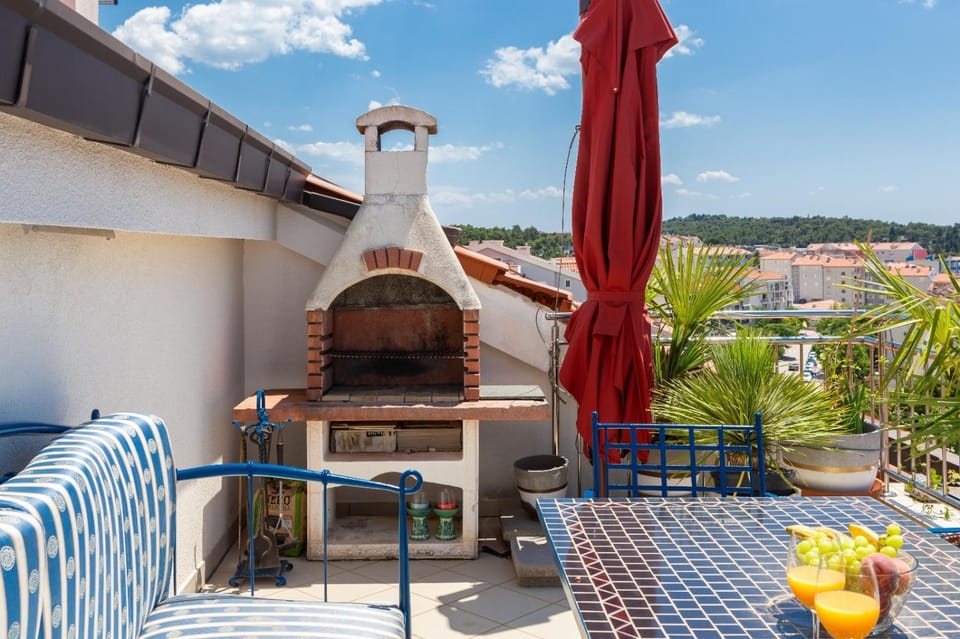 Day, BBQ facilities, View (from property/room), Balcony/Terrace, Dining area