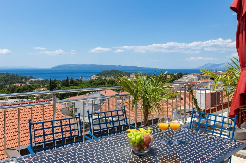 Day, Natural landscape, View (from property/room), Balcony/Terrace, Dining area, Sea view