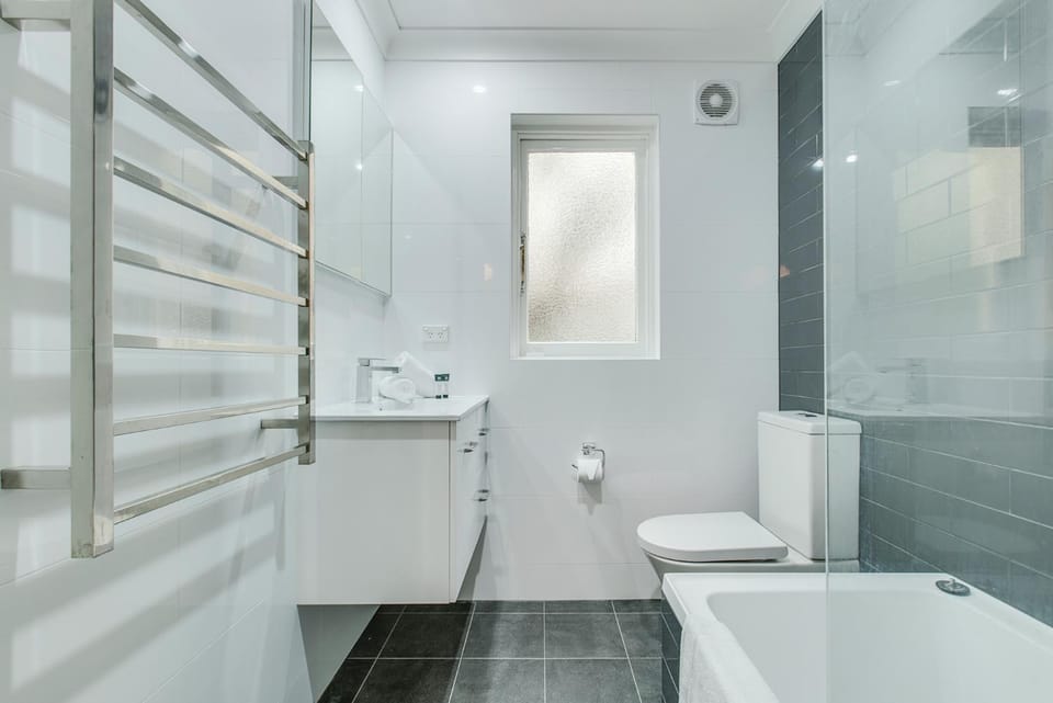 Art Deco 2-Bed Close to City and Harbour Apartment in Sydney