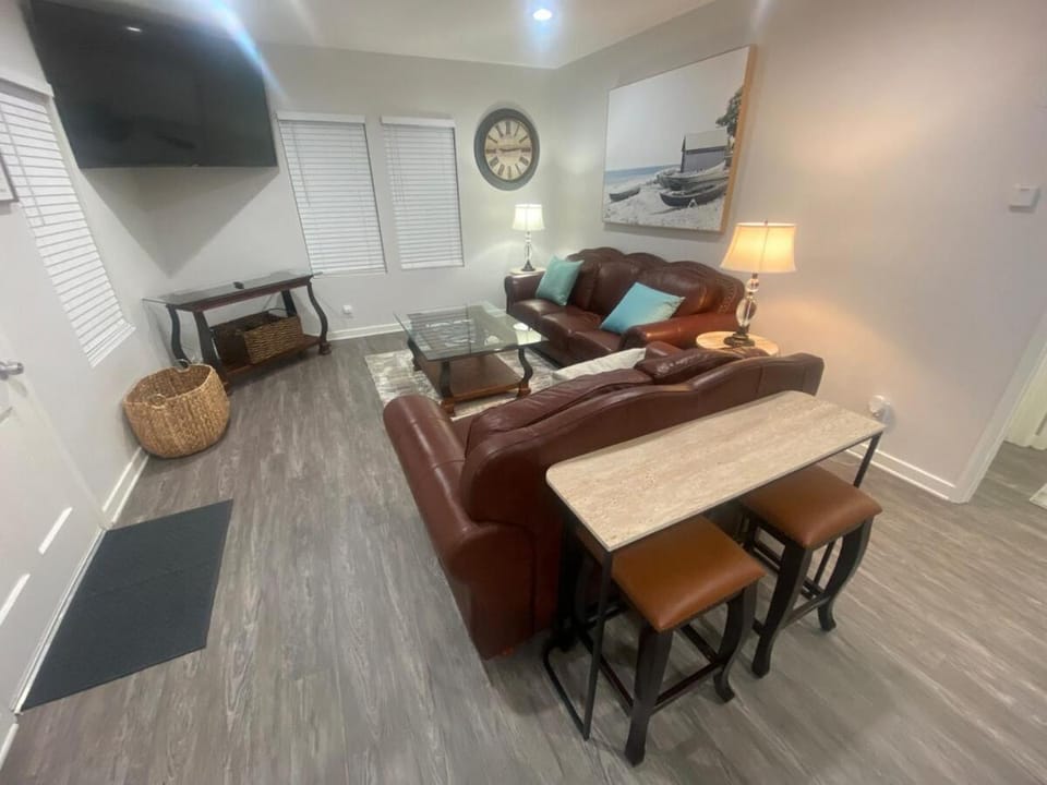 Communal lounge/ TV room, TV and multimedia, Living room, Seating area