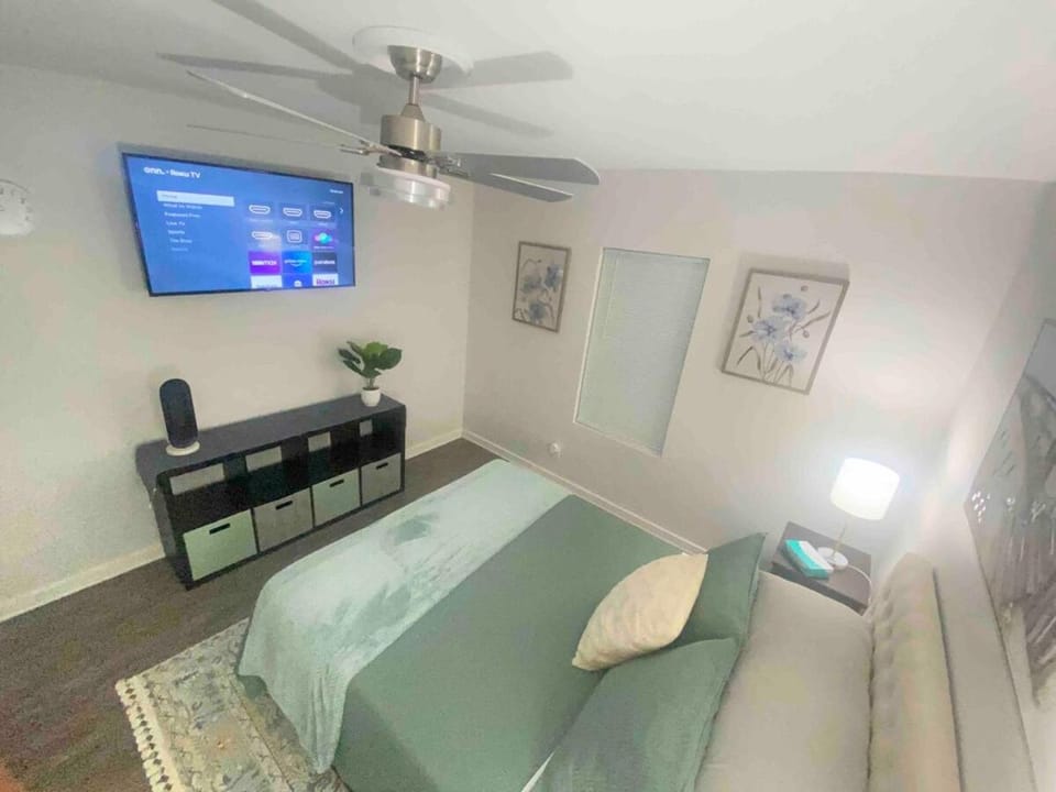 Bed, TV and multimedia, Bedroom, air conditioner