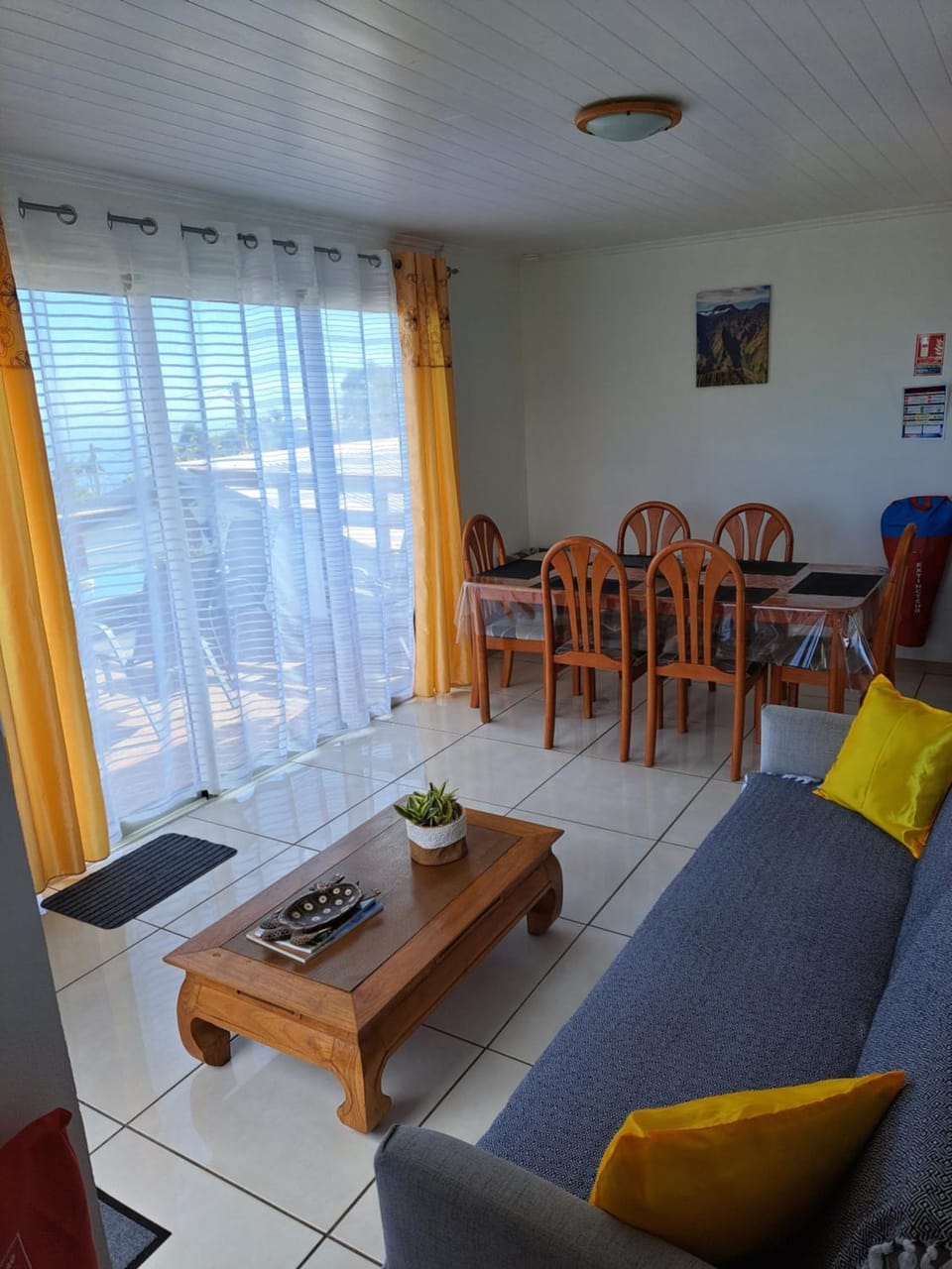 Living room, Dining area