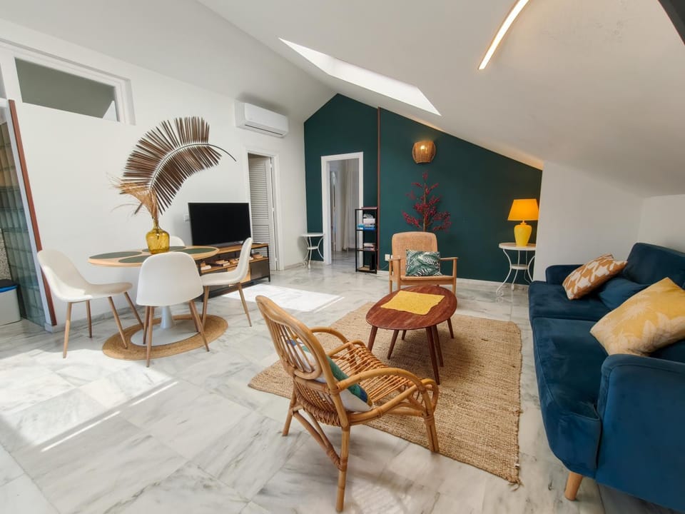 Living room, Lounge or bar