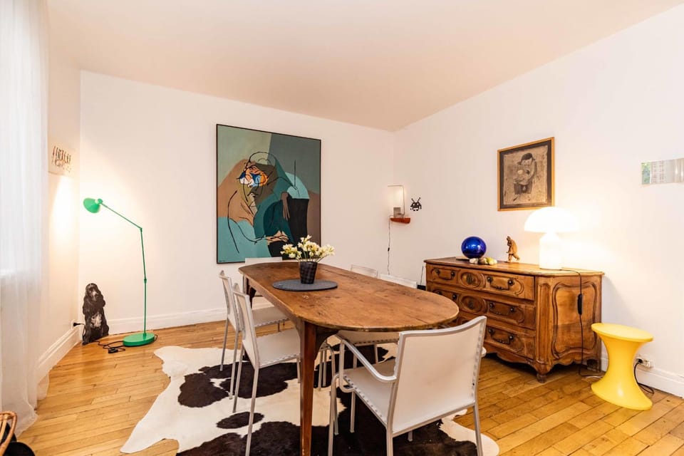 Beautiful large house in a wooded garden House in Paris