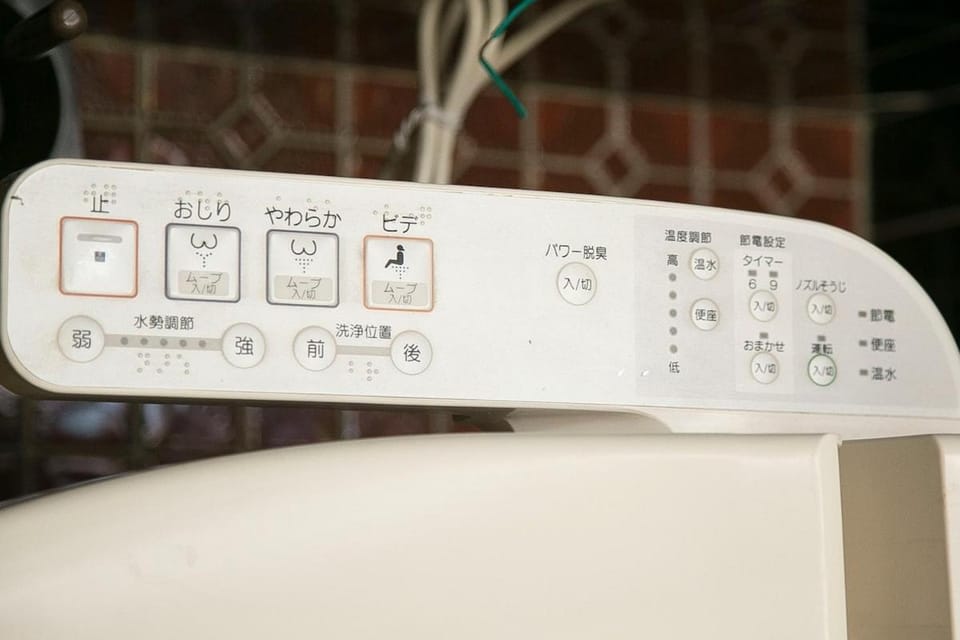 FUKUSHlMA HOUSE -spacious & convenient- 広々112平米の一軒家! 福島駅徒歩5分! Apartment in Osaka