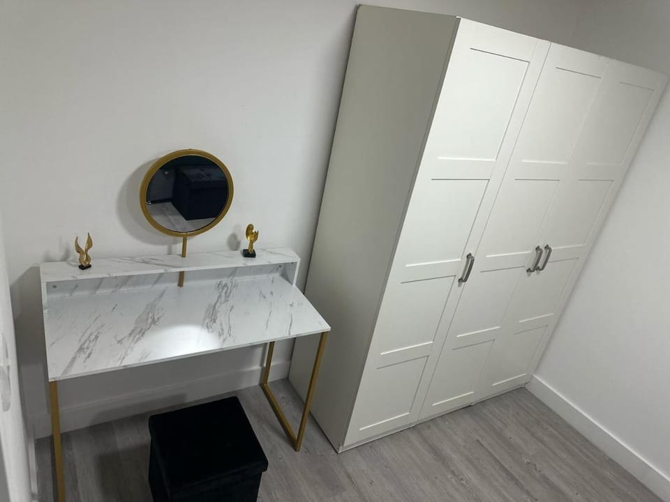 1B, zone 2 Westbourne Park , sleeps 4 Apartment in London