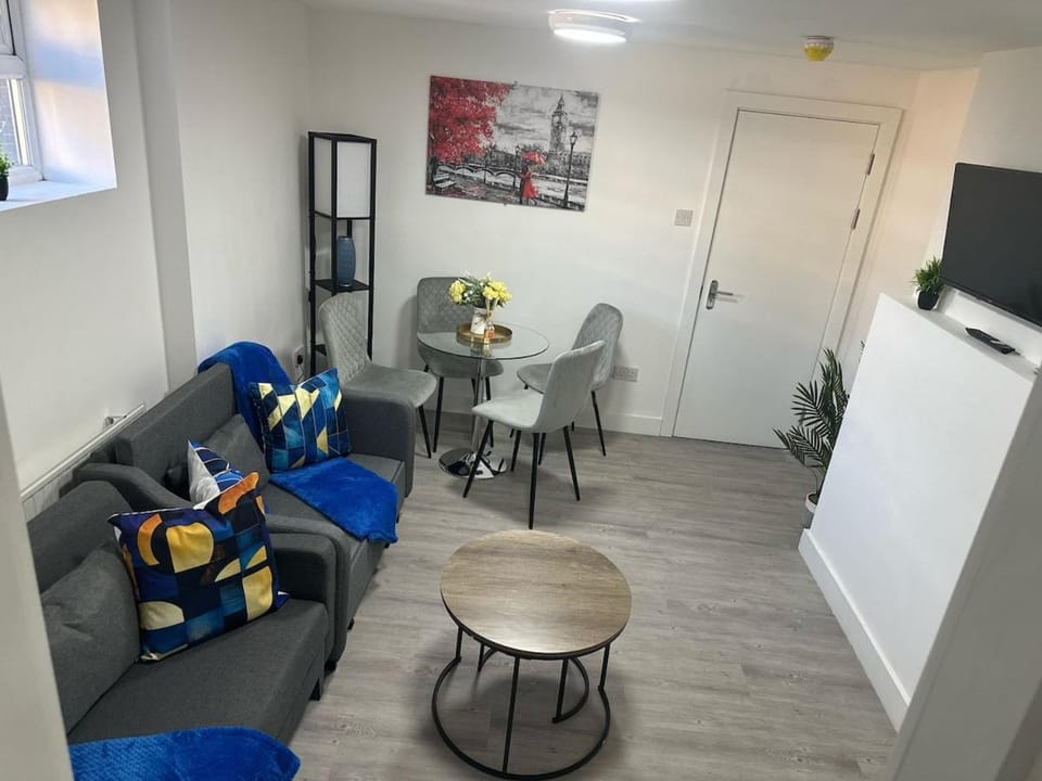1B, zone 2 Westbourne Park , sleeps 4 Apartment in London